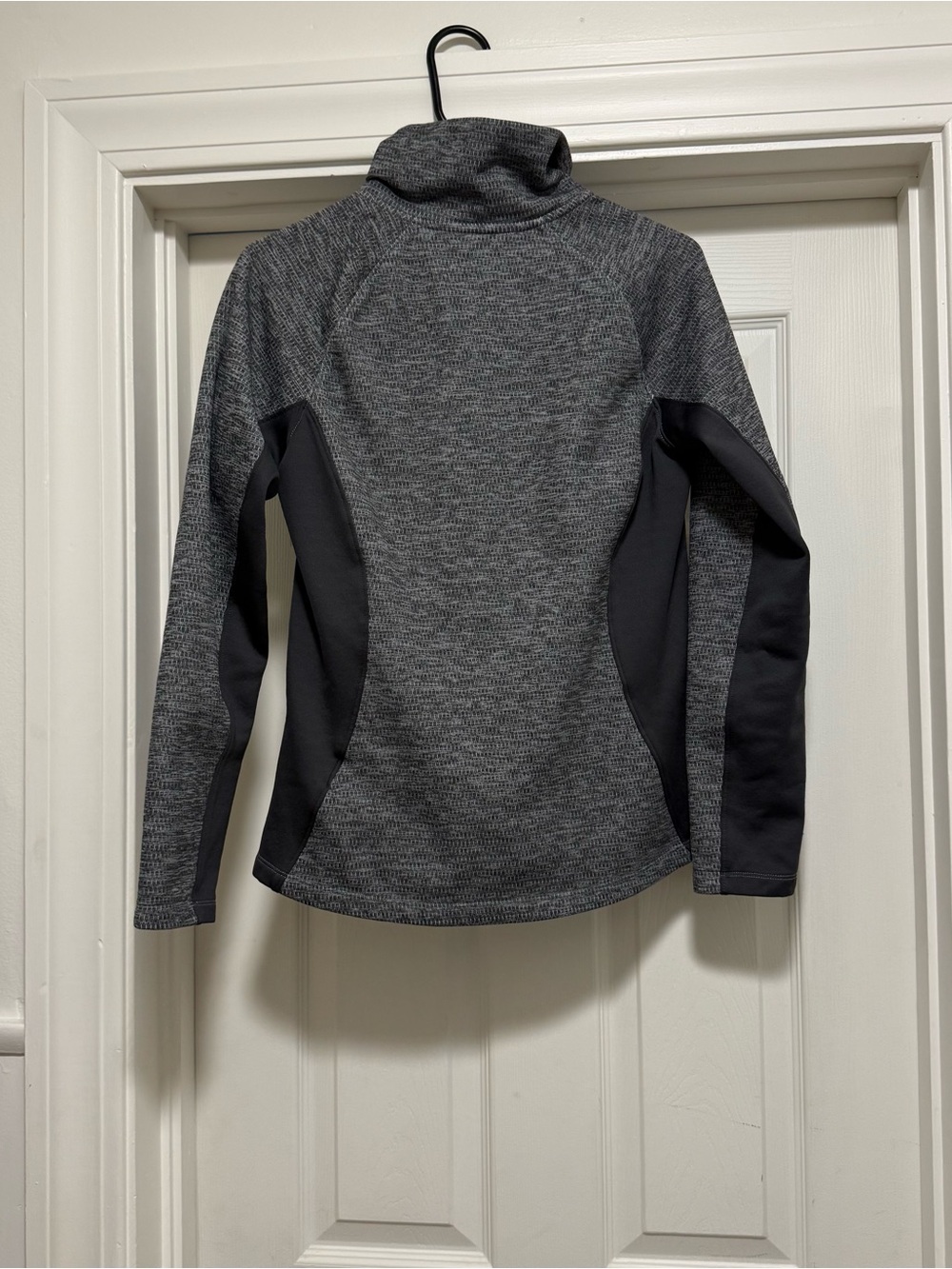 The North Face Women's Gray Full-Zip Fleece Jacket. Medium - Picture 4 of 4